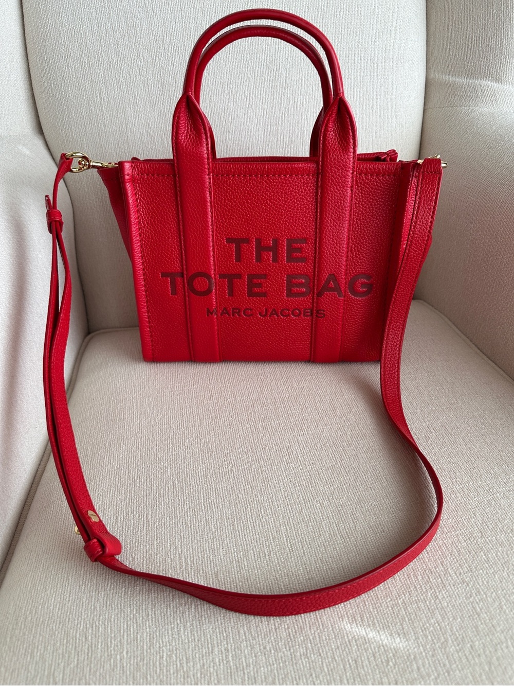 MARC JACOBS THE LEATHER SMALL TOTE BAG IN TRUE RED